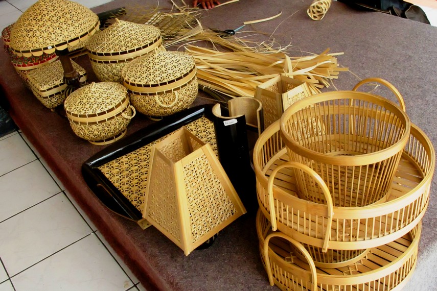 Eksistensi Anyaman Bambu di Tengah Zaman Plastik